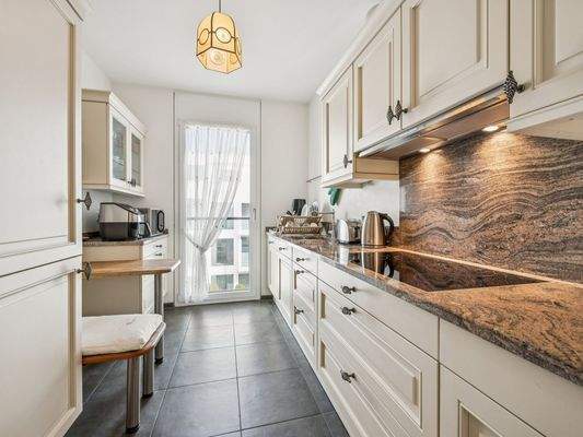 Küche mit Einbauküche