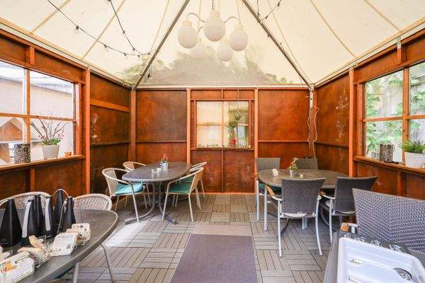 Sitzbereich Restaurant im Innenhof