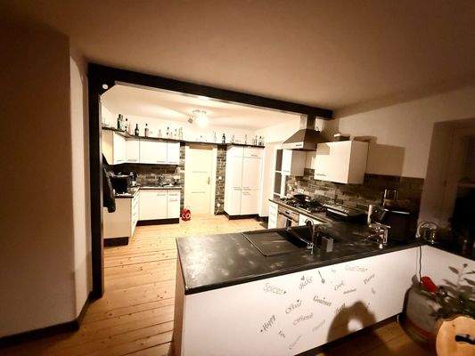 Offene Küche und Esszimmer