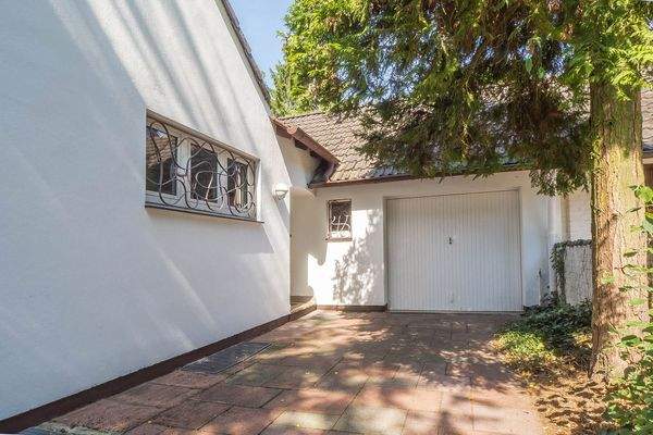 Garage und Hauseingang