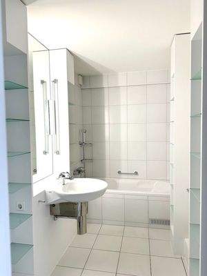 Bad mit Wanne Kopie.jpeg