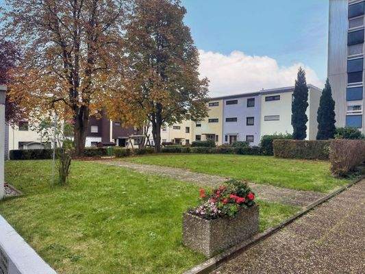 zugehöriges Grundstück vor dem Haus