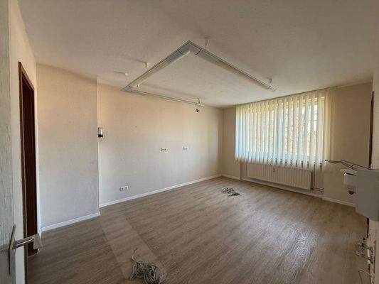 Hell und freundlich.