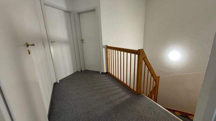 Flur Treppenhaus DG.jpeg