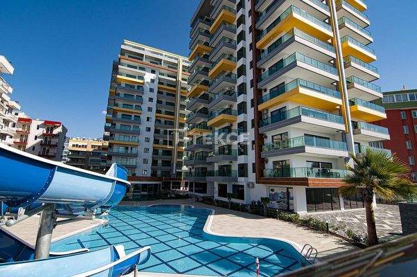 Seafront Home in a Complex with a Pool in Mahmutlar Alanya