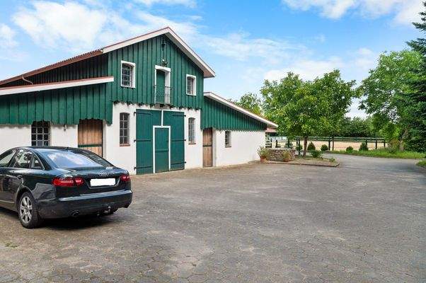 Parkplätze am Ende der Zufahrt