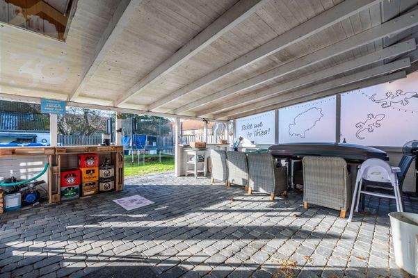 überdachte Terrasse