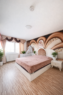 Großzügiges Schlafzimmer