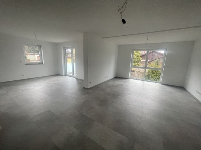 Großzügige, neue 3-Zimmer-Wohnung mit 2 Balkonen in Elsenfeld/Rück