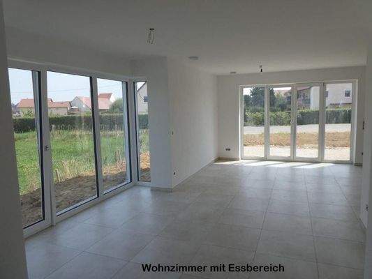 Wohnzimmer mit Essbereich