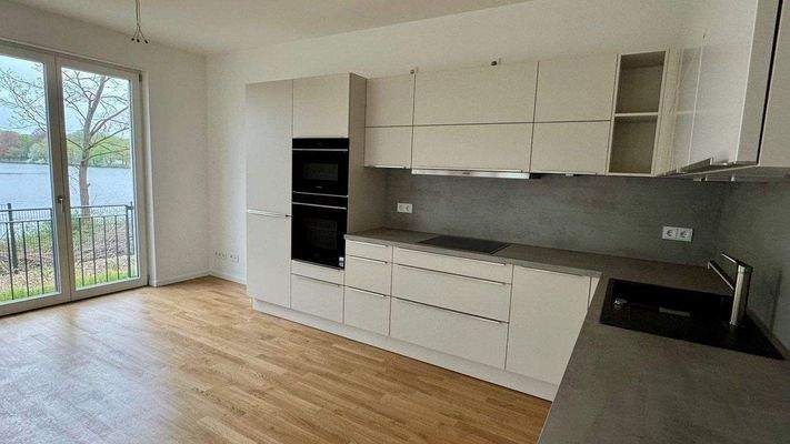 Einbauküche mit Wasserblick