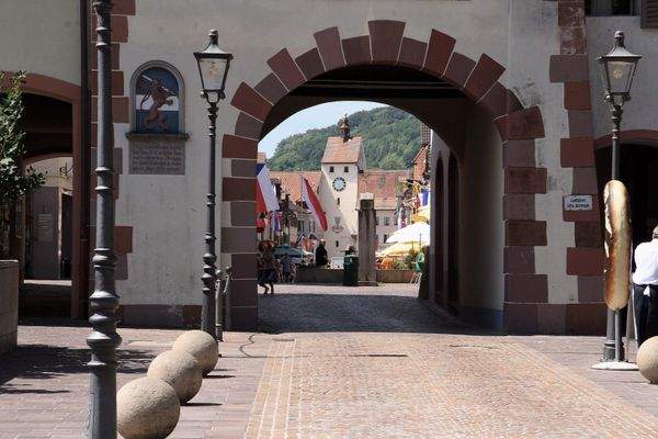 Bild Eingangstor.jpg