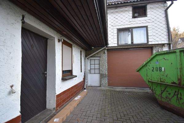 29 Nebengebäude mit Werkstatt und Garage.JPG