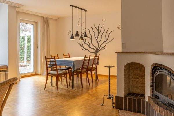 Familienidyll in Bogenhausen: Doppelhaushälfte mit sonnigem Westgarten & Grünblick