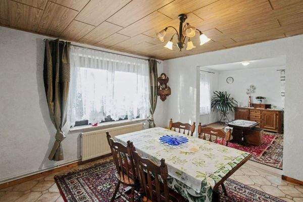 ehemals 2 Zimmer, nun eine gro?er Wohn- und Essbereich