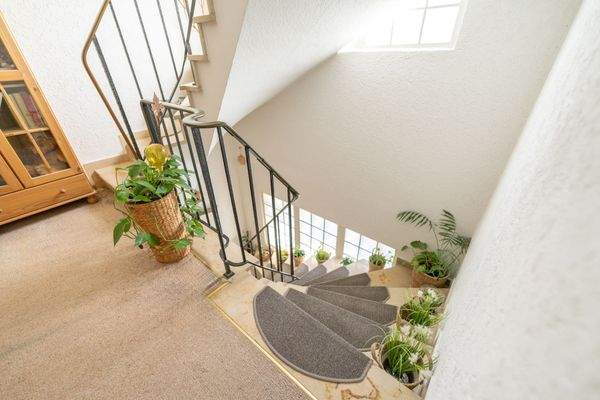 Haus 1 Treppenhaus mit Juramarmor