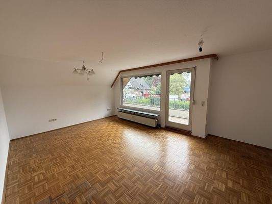 Wohnzimmer mit Balkon