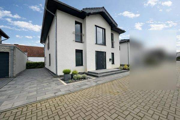 „Lassen Sie Ihren Träumen freien Lauf – Ihr exklusives Zuhause erwartet Sie Bepflanzung visualisiert“