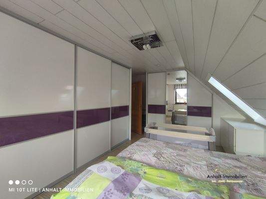 Haus li- OG - Schlafzimmer