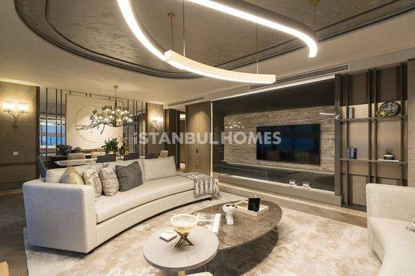 Seafront Flats in a Complex with Pool in Zeytinburnu Istanbul