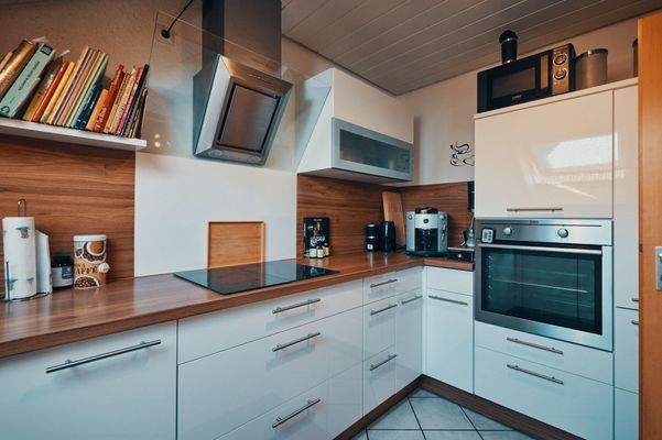 Küche mit Einbauküche 