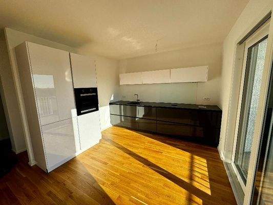 Einbauküche mit Bora Induktionsdfeld und großem Kühlschrank