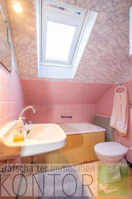 Badezimmer II im Dachgeschoss