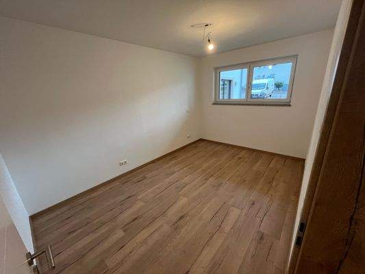 Schlafzimmer 1 (2).jpg