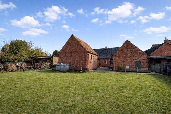 13 Rückansicht.jpg