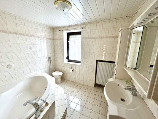 Badezimmer m. Badewanne