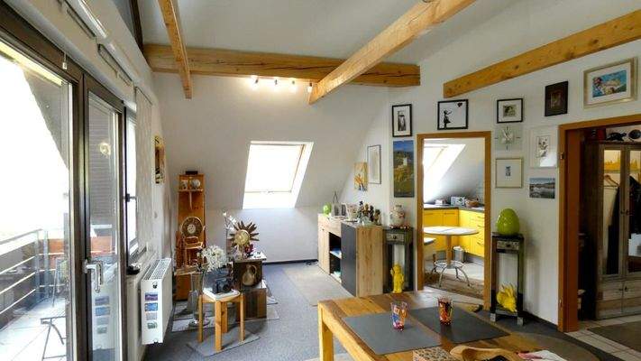 Essbereich mit Küchenzugang