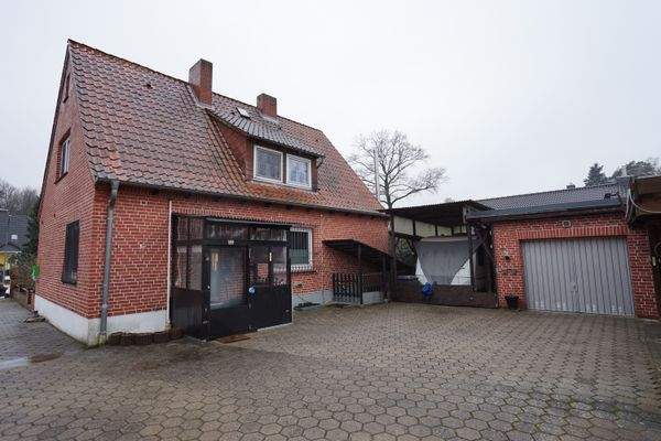 Rückseitiger Eingang + Kellereingang.JPG