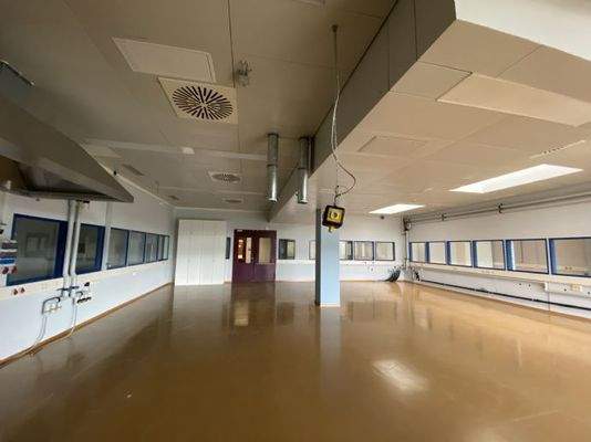 Werkstatt-/Lagerhalle