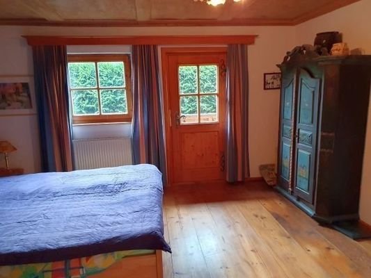 Schlafzimmer mit Zugang z. Westbalkon u. Bad (WH2)