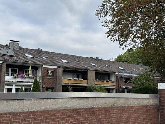 Rückseite Haus mit Balkon