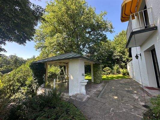 Pavillon mit Burgblick 