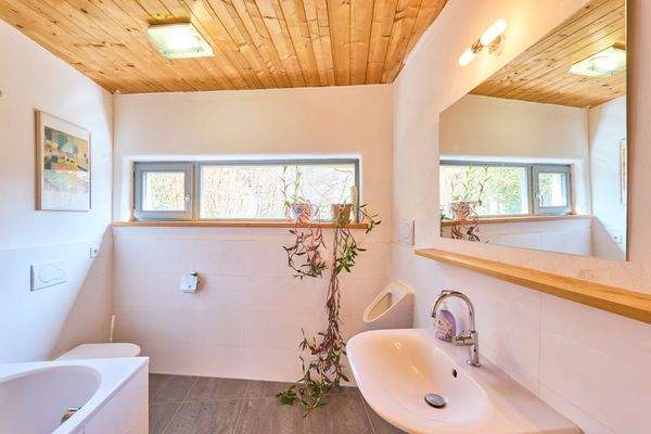 Badezimmer im Erdgeschoss