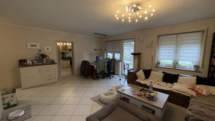 Wohn- und Esszimmer.png