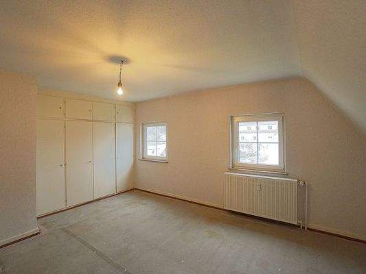 Zimmer mit Einbauschränken