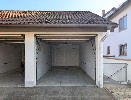 Einzelgarage mit elektrischem Antrieb