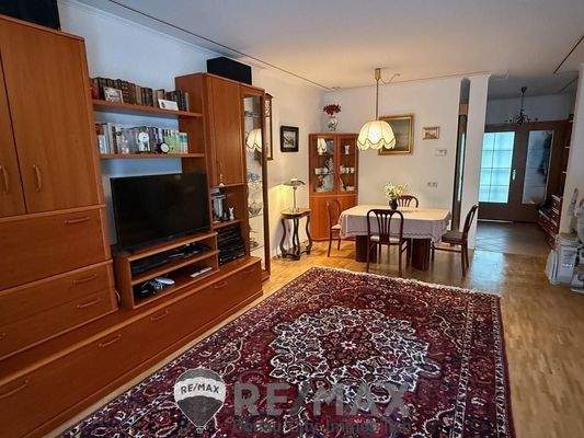 2 Wohnzimmer Essbereich RH 1230