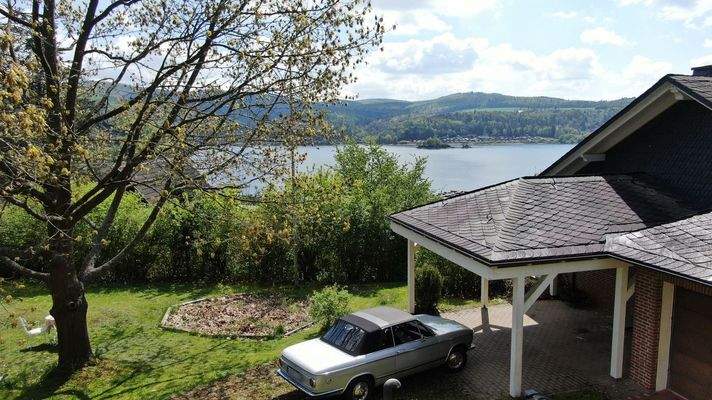 Ostseite - Carport und Garage