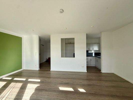 Ansicht Wohnbereich mit Blick zur Küche