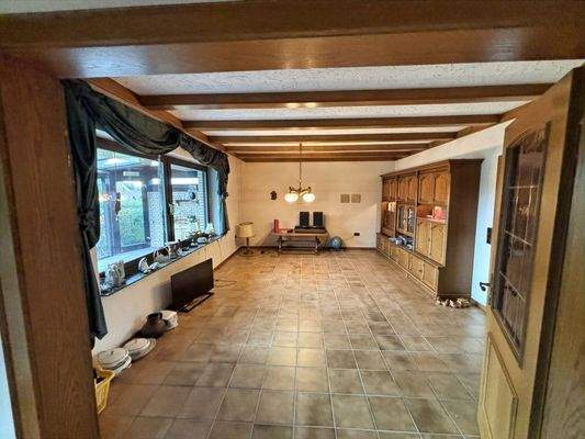 Blick vom Esszimmer ins Wohnzimmer / EG