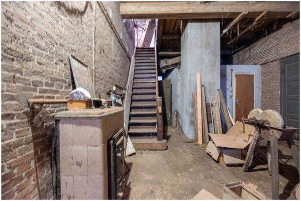 Treppen aus der Diele in das Dachgeschoss