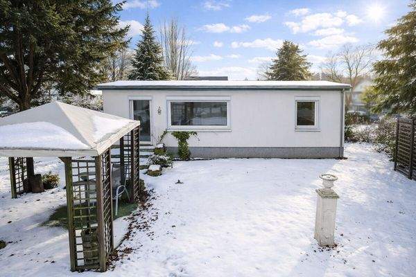 Bungalow - Gartenansicht - Drohne