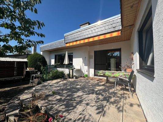 Rückansicht Haus mit Terrasse