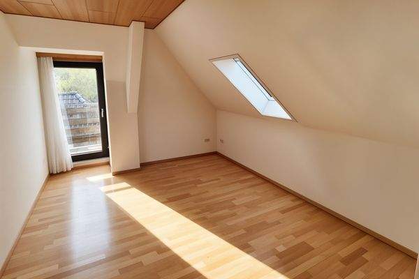 DG Zimmer 2 - Renovierungsbeispiel (KI generiert)