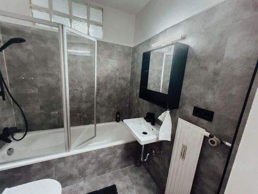 frisch renoviertes Bad