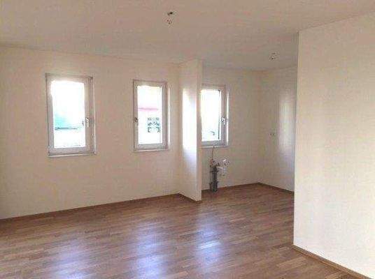 Wohn/Esszimmer mit Blick in Küche